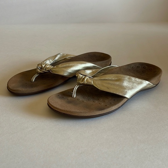 Vionic Metallic Gold Pippa Rest Flip Flops - Picture 3 of 8